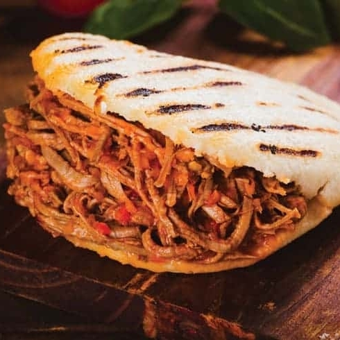 Arepa Con Carne Mechada