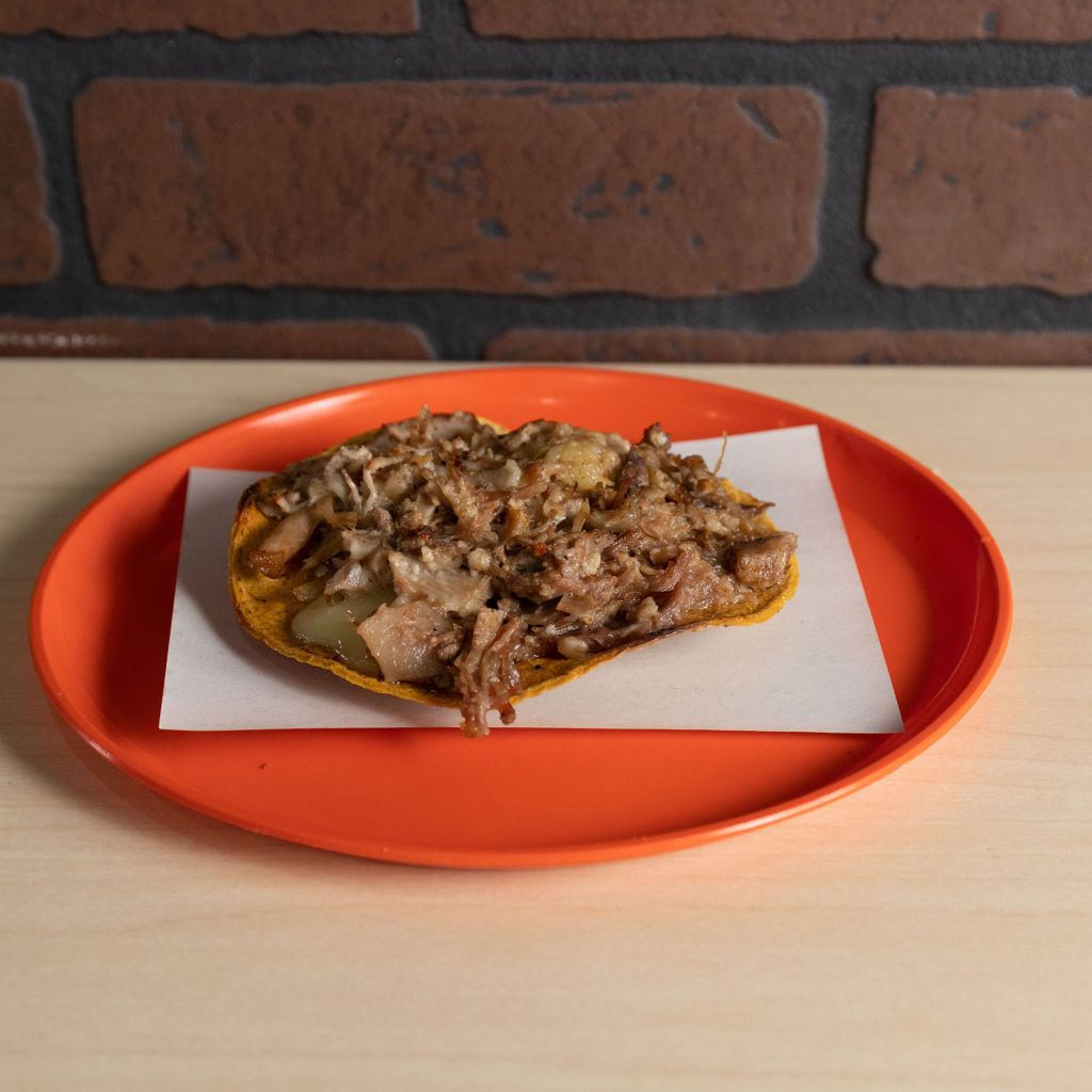 Tostada con guisado