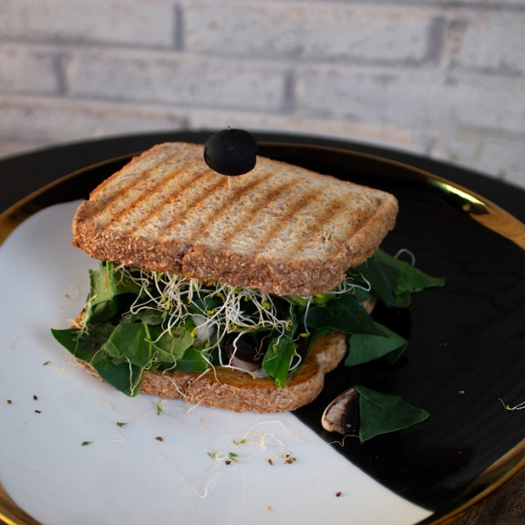 Sándwich Deli Humus