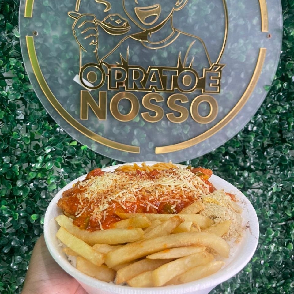 Arroz,Feijão,macarrão e farofa.( Parmegiana: queijo parmesão ralado e um delicioso molho).