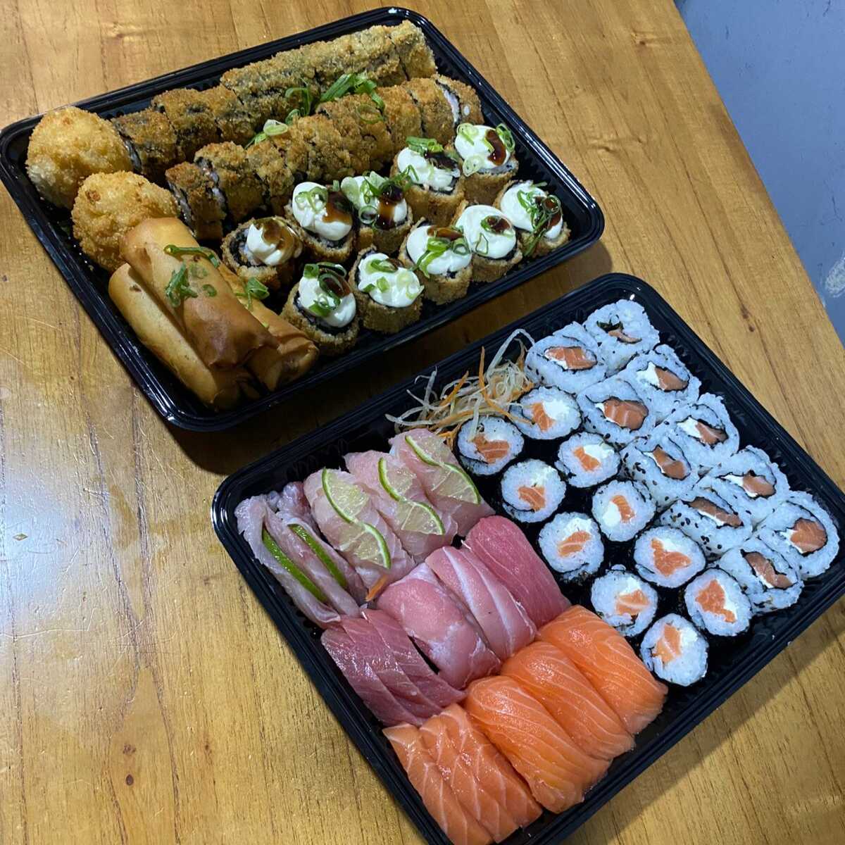 2 hot philadelphia
10 peças hot extra cheese com cebolinha e teriaki
3 bolinhos de salmão
3 harumaki de frango
1 Philadelphia salmão
1 uramaki salmão
3 sashimi salmão
3 sashimi atum
3 sashimi peixe branco
3 sushi salmão
3 sushi de atum
3 sushi de peixe branco.
serve bem 3 pessoas.