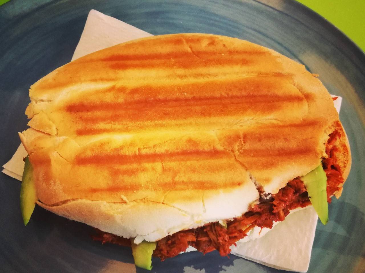 Torta Telera de Pierna Adobada