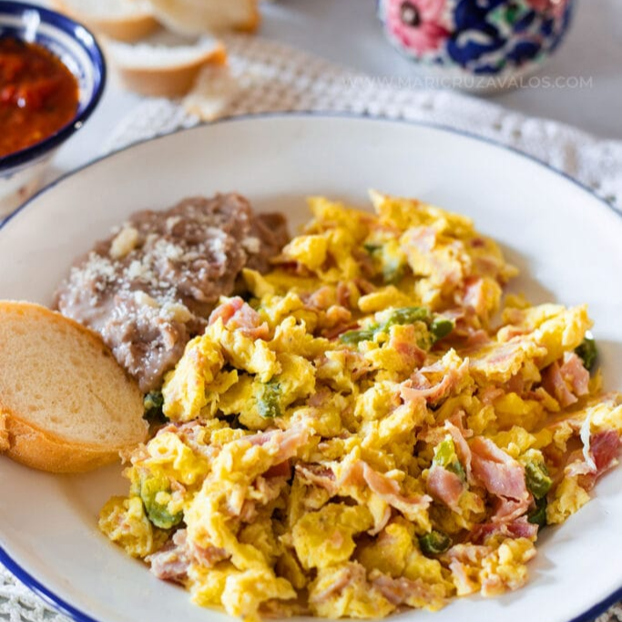 HUEVOS CON JAMON
