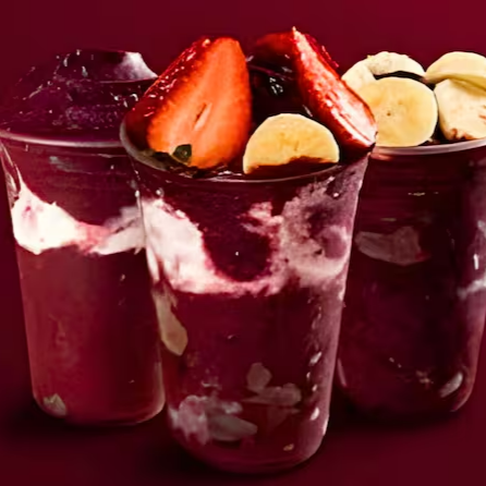 Açaí cremoso de 500ml com direito a 3 adicionais à sua escolha: leite condensado, leite em pó, granola ou banana. Personalize e aproveite essa delícia refrescante. Peça agora!