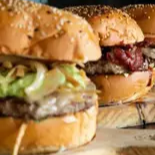 Hamburguesa & Aros de Cebolla