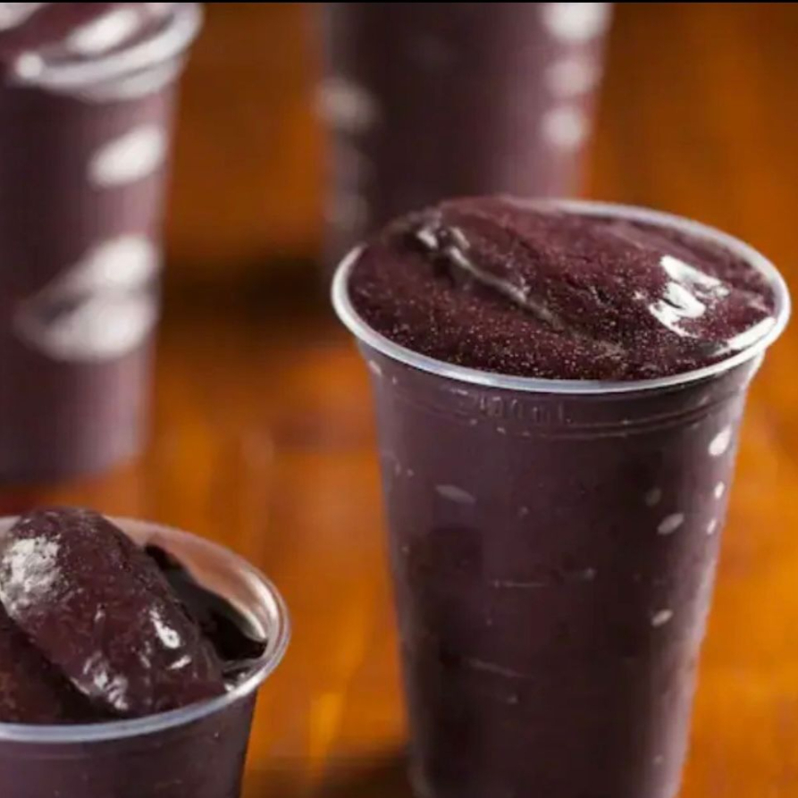 Açaí totalmente artesanal, sem corantes, sem conservantes, sem saborizantes, sem adição de água, zero lactose, polpa SUPER PREMIUM com maior concentração do fruto.