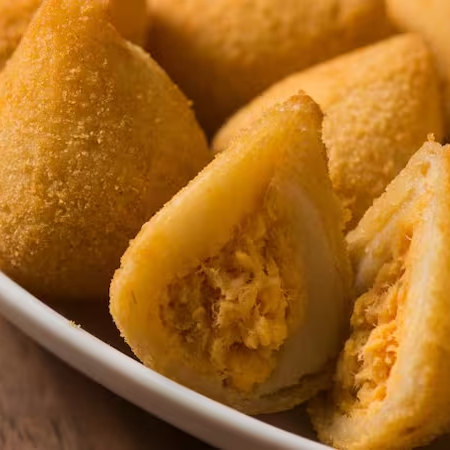 10 mini bolinhas de carne + 10 mini coxinhas + 10 mini Kibe de carne + 10 mini Kibe c/ Catupiry + 10 mini Risole de queijo