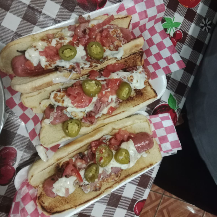 3 hot dogs grandes