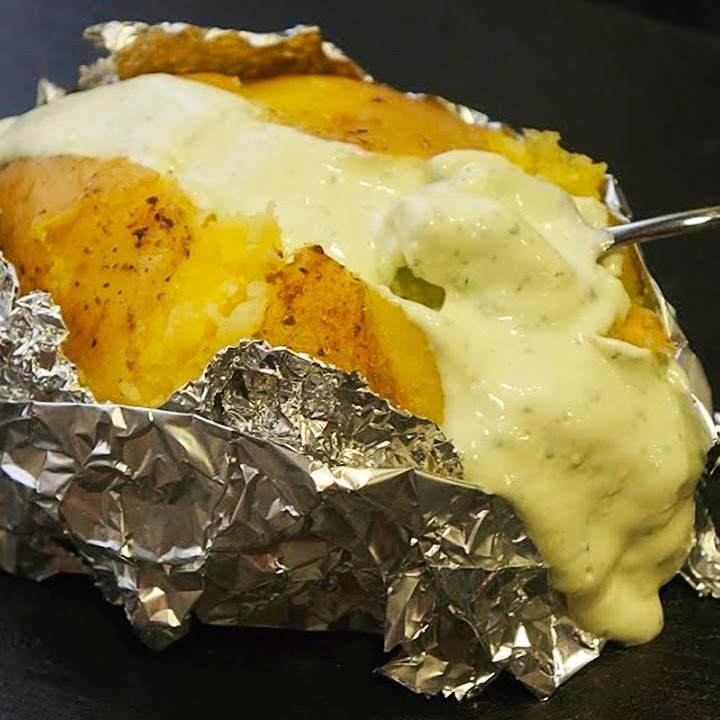 Papa Asada Sencilla con Mantequilla, Sal y Queso