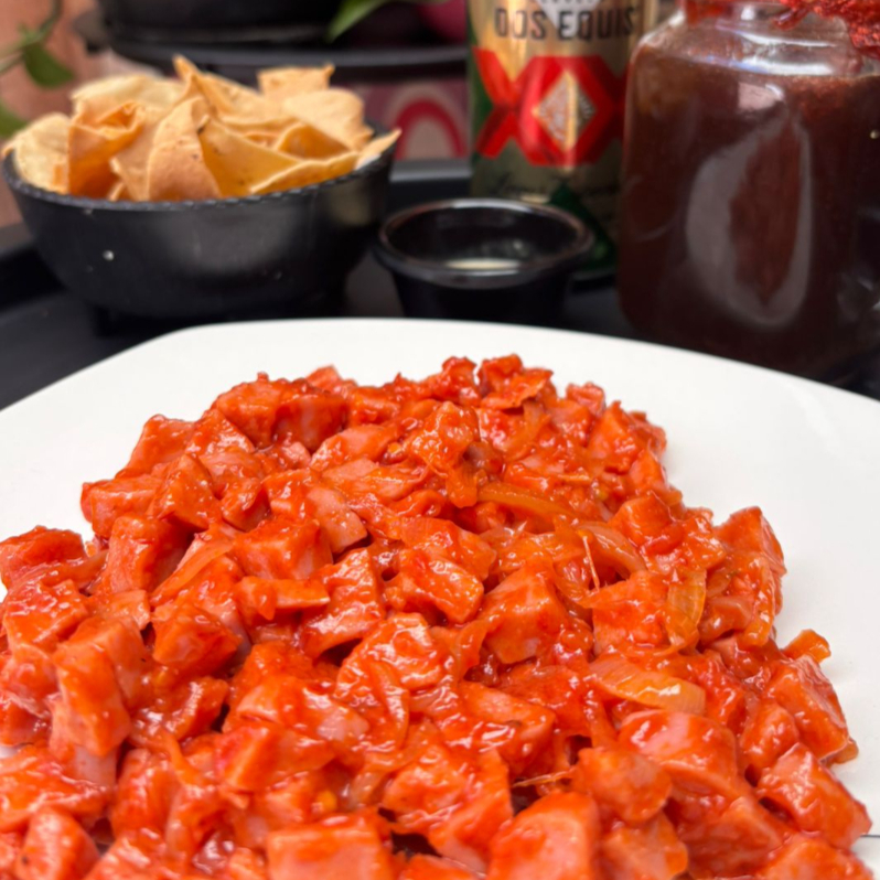 Salchicha Enchipotlada Media Orden