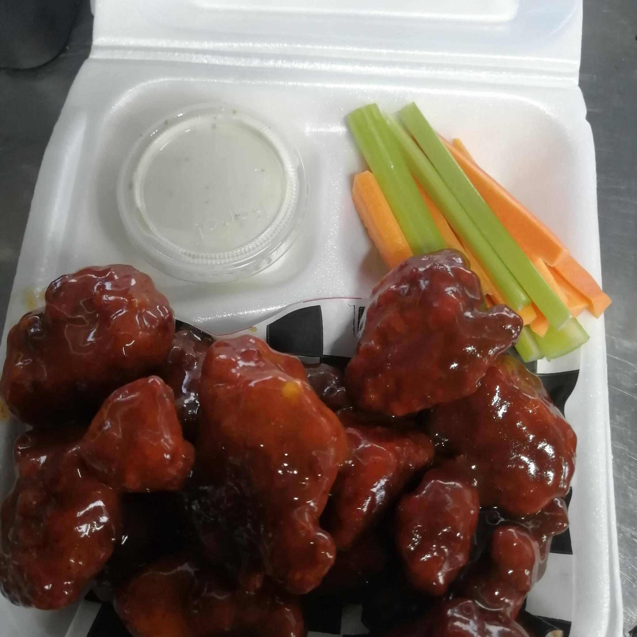 Boneless hasta 2 salsas a elejir.