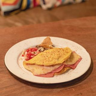 OMELETTE JAMON Y QUESO