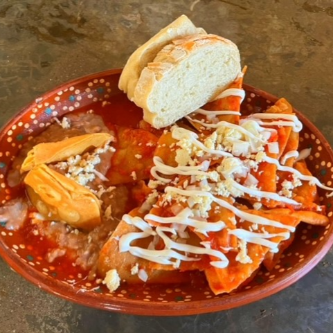 Chilaquiles Sencillos/Jugo Naranja o Café de Olla