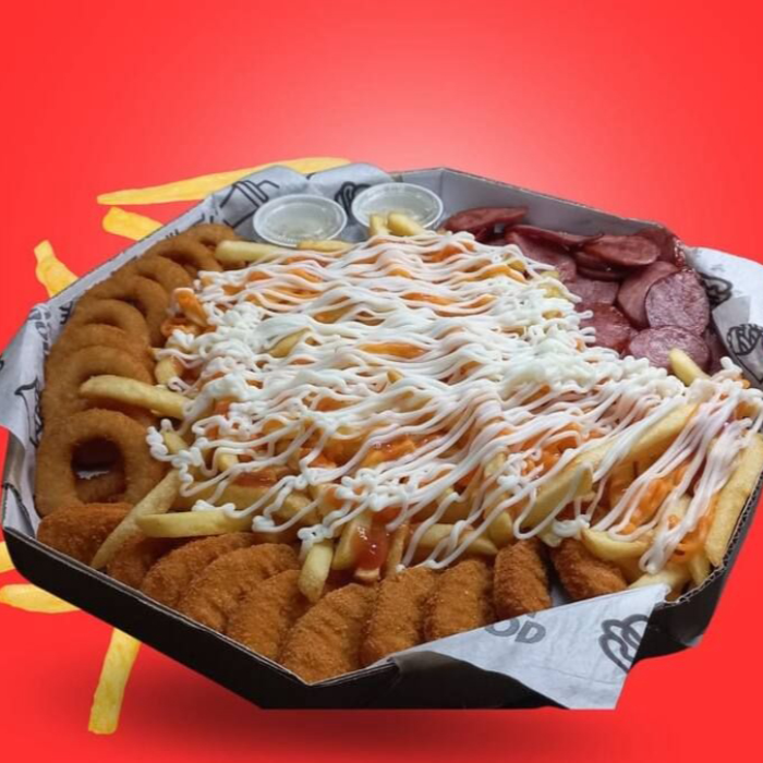 Porção de batata (com cheddar, Catupiry e ketchup) + porção de nuggets + porção de calabresa + Porção de cebola empanada