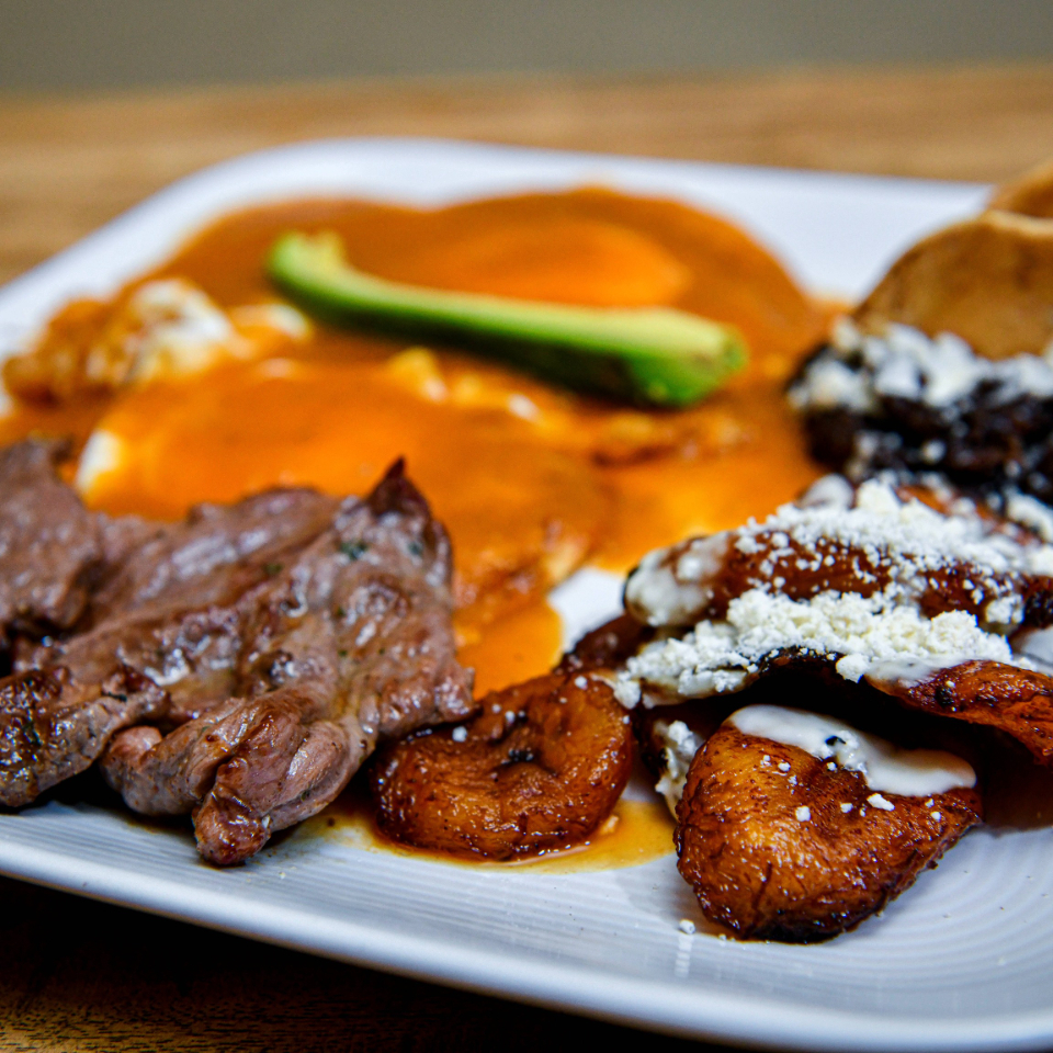 Huevos Rancheros Con Arrachera