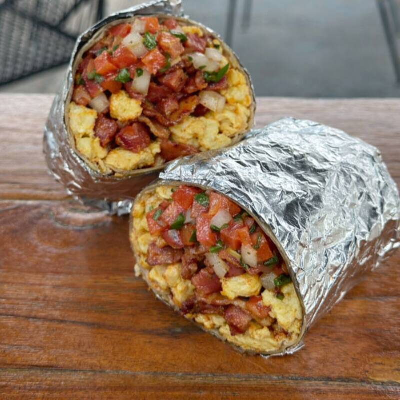 Burrito de Huevo a la Mexicana y Tocino + Limonada