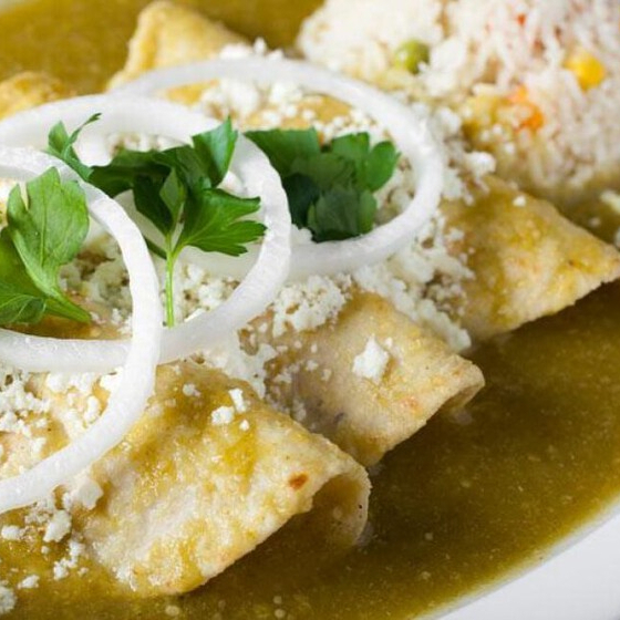 Combo de Enchiladas Verdes Rellenas de Pollo (4pz)