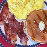 Hotcakes con Huevo Y Tocino