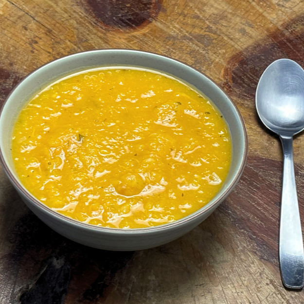 Caldo de Quenga é preparado com mandioca, batata, cenoura e frango desfiado.
Embalagem com 1l.
Quentinha!
Nossas sopas já estão prontas então Não é possível retirar ingredientes.