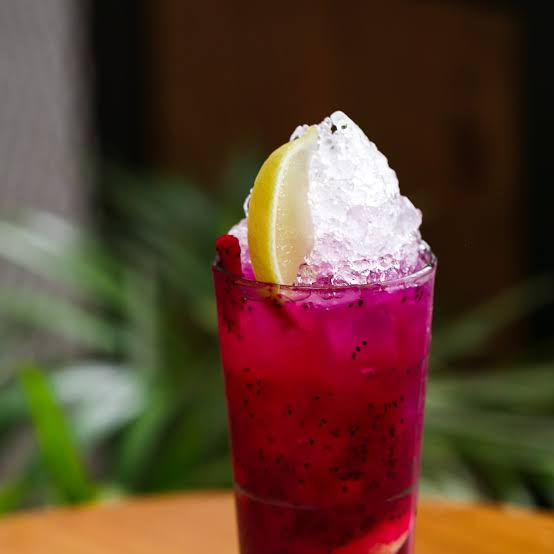 Abacaxi, Pitaya e Morango, (Vodka, Saque ou Cachaça.)
