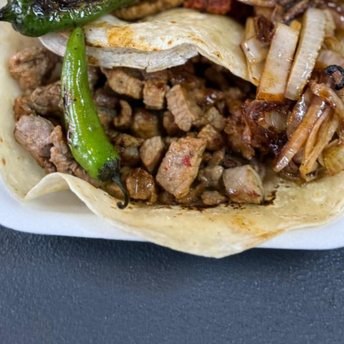 TACO PLACERO BISTEC PAPAS Y CEBOLLA