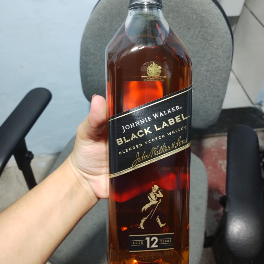 Garrafa de Whisky BLACK LABEL 1LT