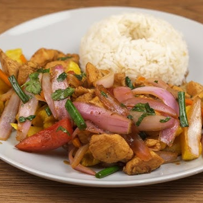 Lomo Saltado de Pollo + Pepsi 300 Ml