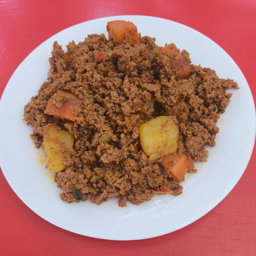 Arroz, Feijão, Macarrão, Farofa e Salada