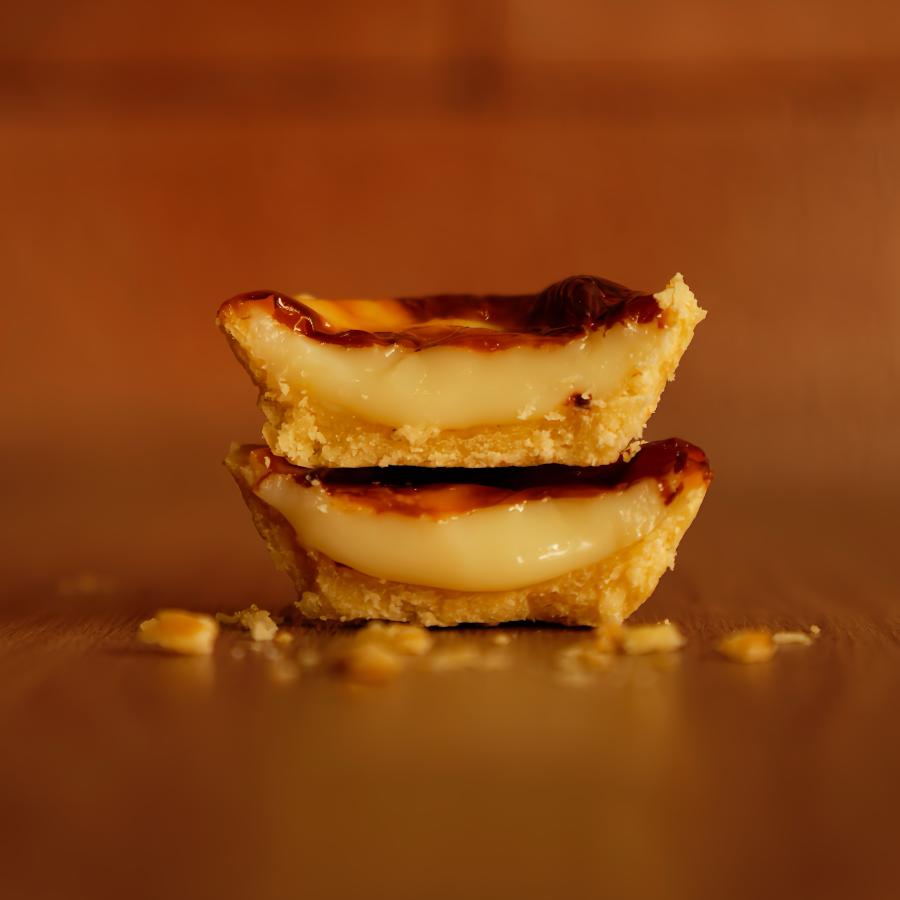 A rainha das sobremesas e campeã de vendas! Nossa empadinha traz a perfeita união da massa fininha com o delicioso pudim de leite condensado, caramelizado no ponto certo. Cada mordida é uma explosão de carinho e doçura, impossível de resistir. Porque um clássico assim só poderia ser o favorito da casa! 🍮❤️✨