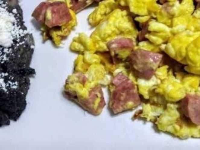 HUEVO CON SALCHICHA, SE ME ANTOJA!!