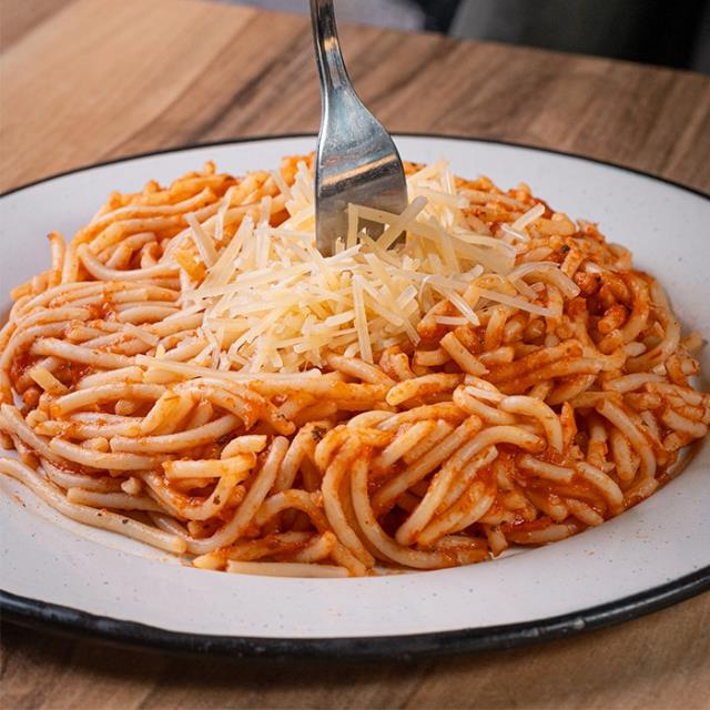 SPAGUETTI A LA POMODORO
