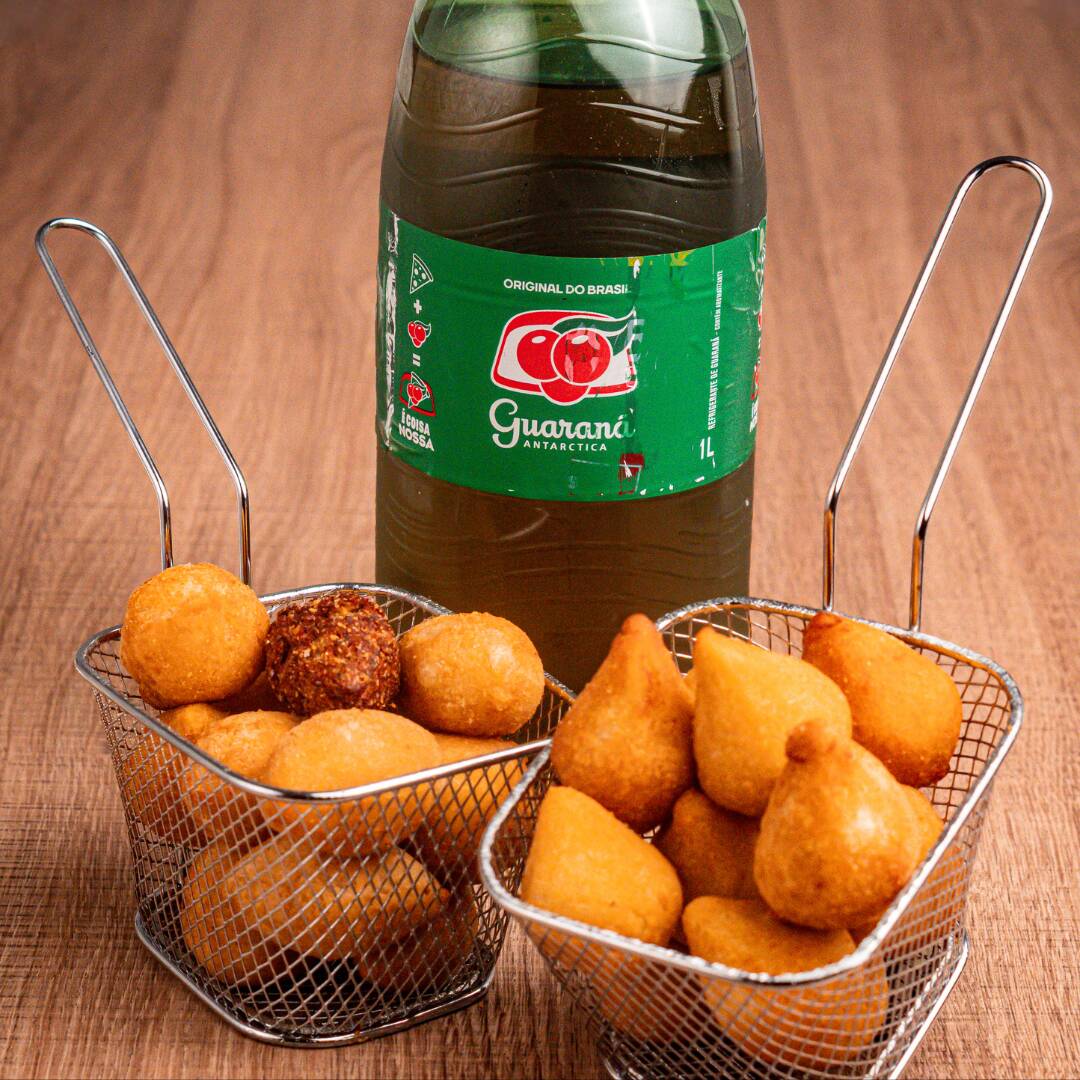 Festinha | 50 Salgados – Fritos Na Hora, Crocantes E Com Recheio Cremoso Ideal Para Festas, Reuniões Ou Aquele Momento De Fome Em Grupo. Entrega Rápida: Média De 30 Minutos Na Sua Porta Serve 6 Pessoas Peça Agora E Garanta O Seu Combo Crocante!