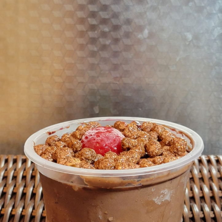 Açai trufado com nutella,morango,chocoball e muito leite condensado