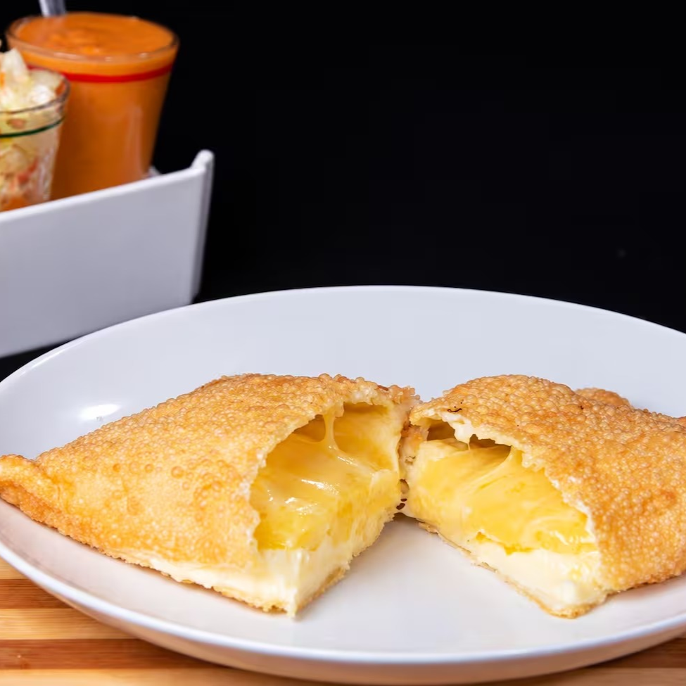 Bisnaga Original da Catupiry sabor 4 queijos: gorgonzola, parmesão, provolone e Catupiry + mussarela. 1 Coca-Cola 350ml.