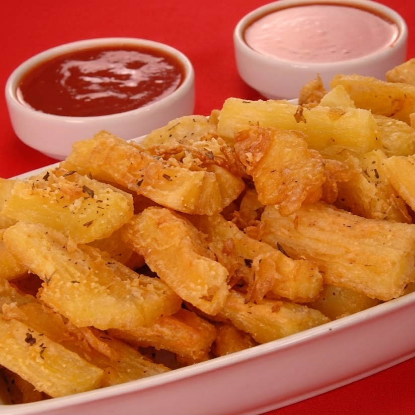 Mandioca tamanho médio, perfeita para acompanhar suas refeições.Acompanha molhos.Calabresa ,bacon,cheddar,ketchup,mostarda,Maionese,barbecue e parmesão.