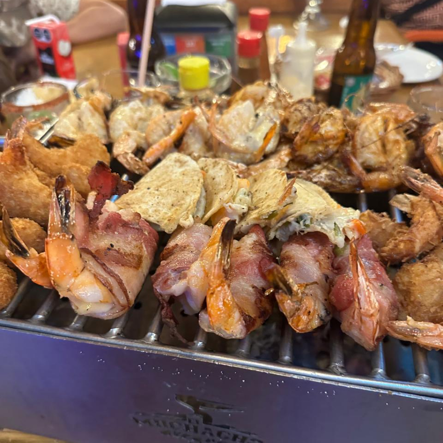 Parrillada de Camarones y Algo Más