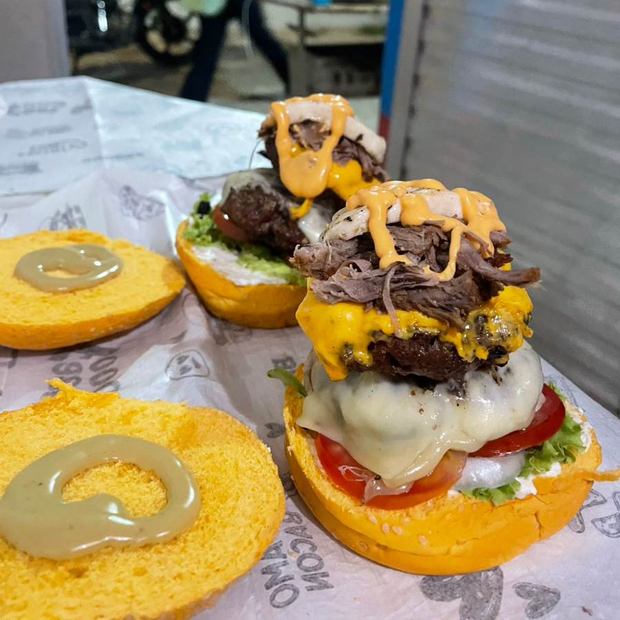 Pão Brioche , Cream Chease, Salada,Blend 170g,Cheddar ,Costela & Molho