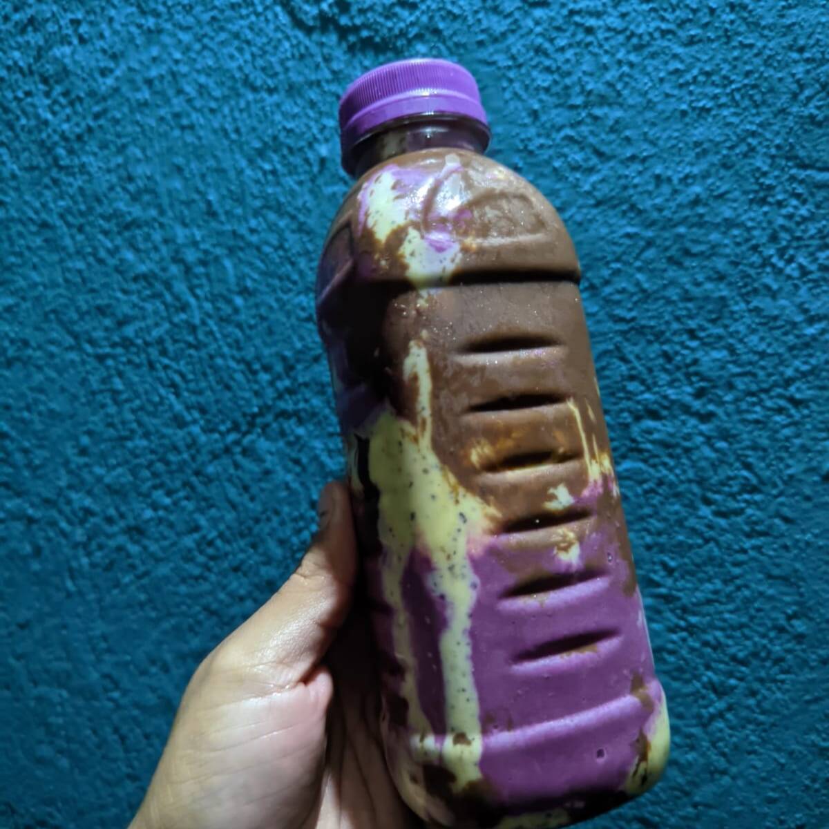 Açaí na Garrafa Cremoso com Creme de Ovomaltine e Creme de Maracujá – 300ml
Uma combinação surpreendente de sabores! Nosso açaí cremoso se une ao irresistível creme de Ovomaltiine e ao delicioso creme de maracujá, criando o equilíbrio perfeito entre o doce e o azedinho. Uma mistura cremosa, refrescante e cheia de sabor! 😋💜
