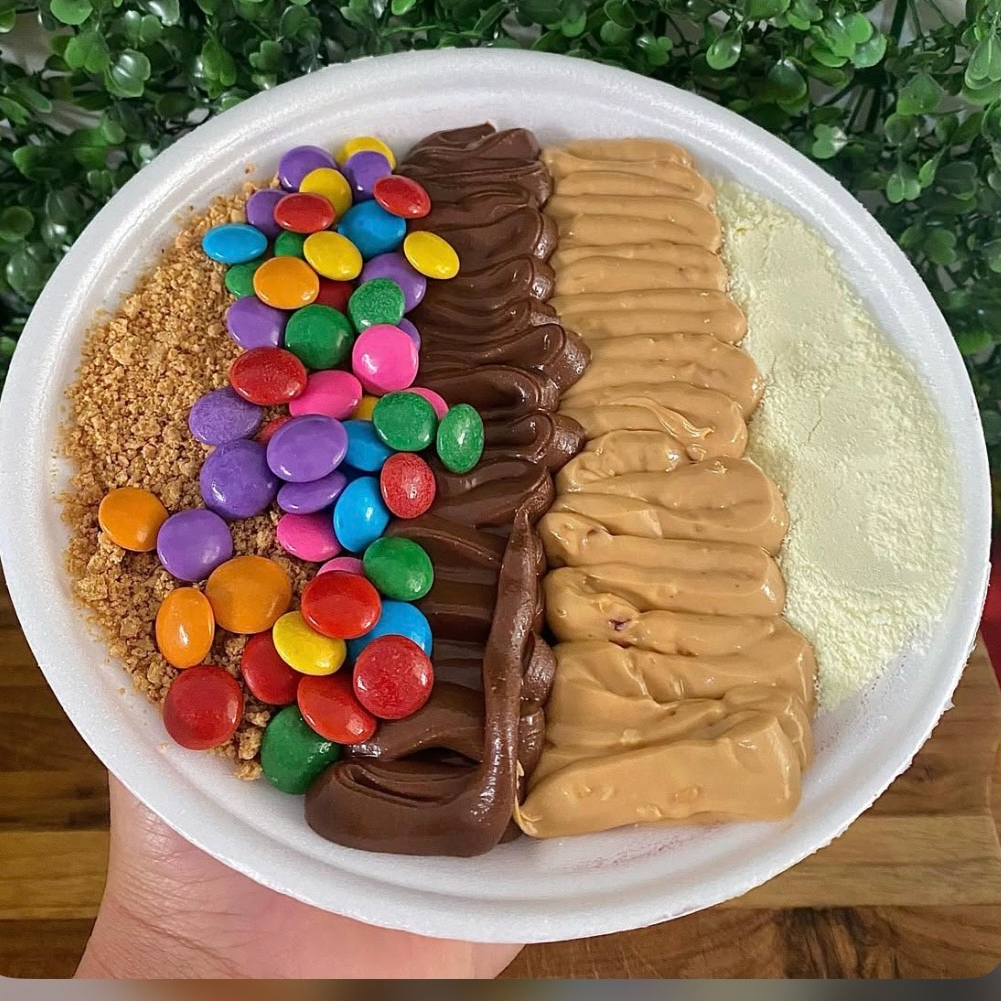 Marmita de 1litro+ 5 acompanhamentos GRÁTIS! Perfeita para compartilhar com quem se ama! Super recheado e saborosa, escolha seus adicionais favoritos!