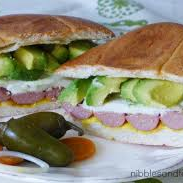 Torta Gigante de Salchicha con Quesillo