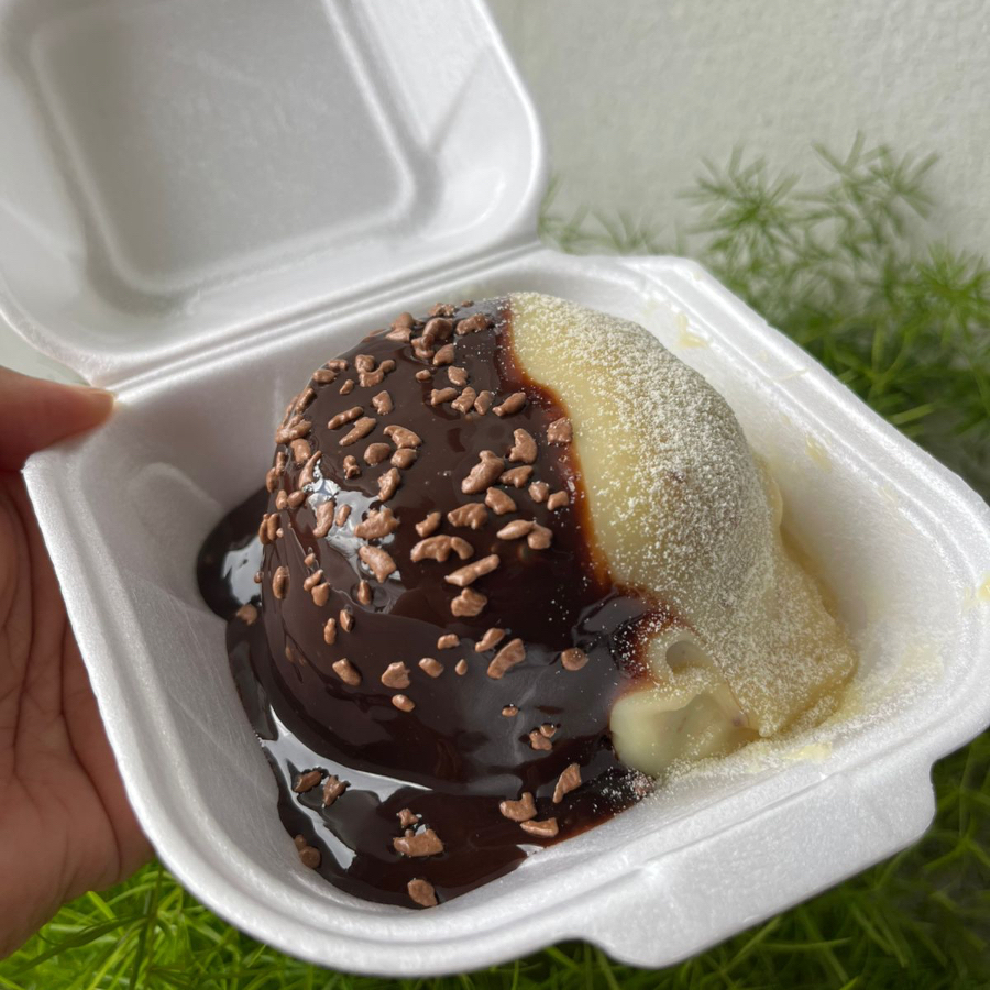 Massa branca com cobertura de brigadeiro e leite ninho