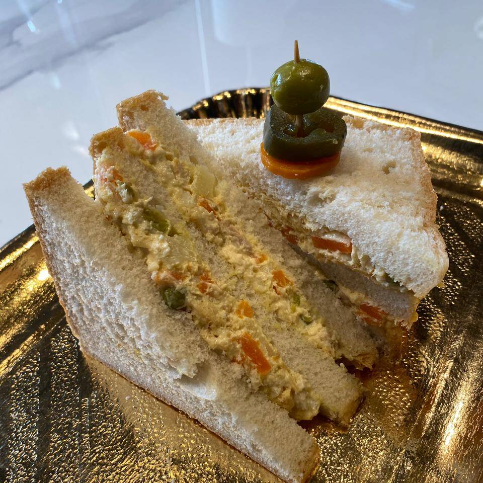 Sándwich Ensalada de Pollo