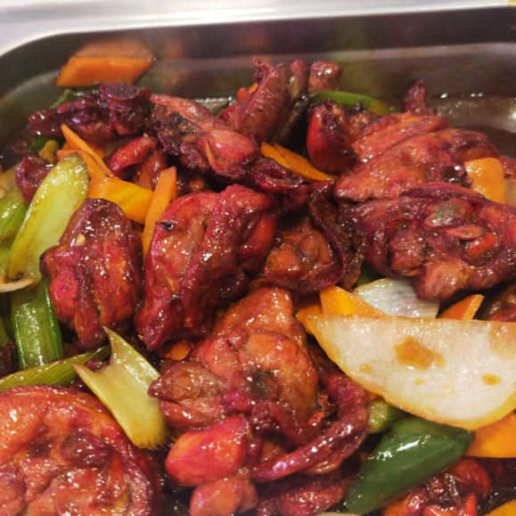 Pollo en salsa de frijo chino