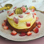 Mini bolo vulcão de iogurte com morangos frescos picado no recheio e muito brigadeiro branco, polvilhado com leite Ninho e mais morangos frescos picados ! Perfeito para dividir ou comer sozinha(o) ;) ~Não escrevemos Bilhetes sem a compra do mesmo que está disponível no começo e final do cardápio. A Cake Shot não altera e/ou adiciona ingredientes aos produtos já formulados. - 12cm - 350g Bolo vulcão - Bolo de iogurte - Mini vulcão - Mini bolo - Bolinho - Mini bolo vulcão - Vulcão de iogurte - Bolo de iogurte com Ninho - Bolo de Morango - Vulcão de Brigadeiro - Brigadeiro - Chocolate - Caseirinho - Chá da tarde - Promoção - Entrega grátis