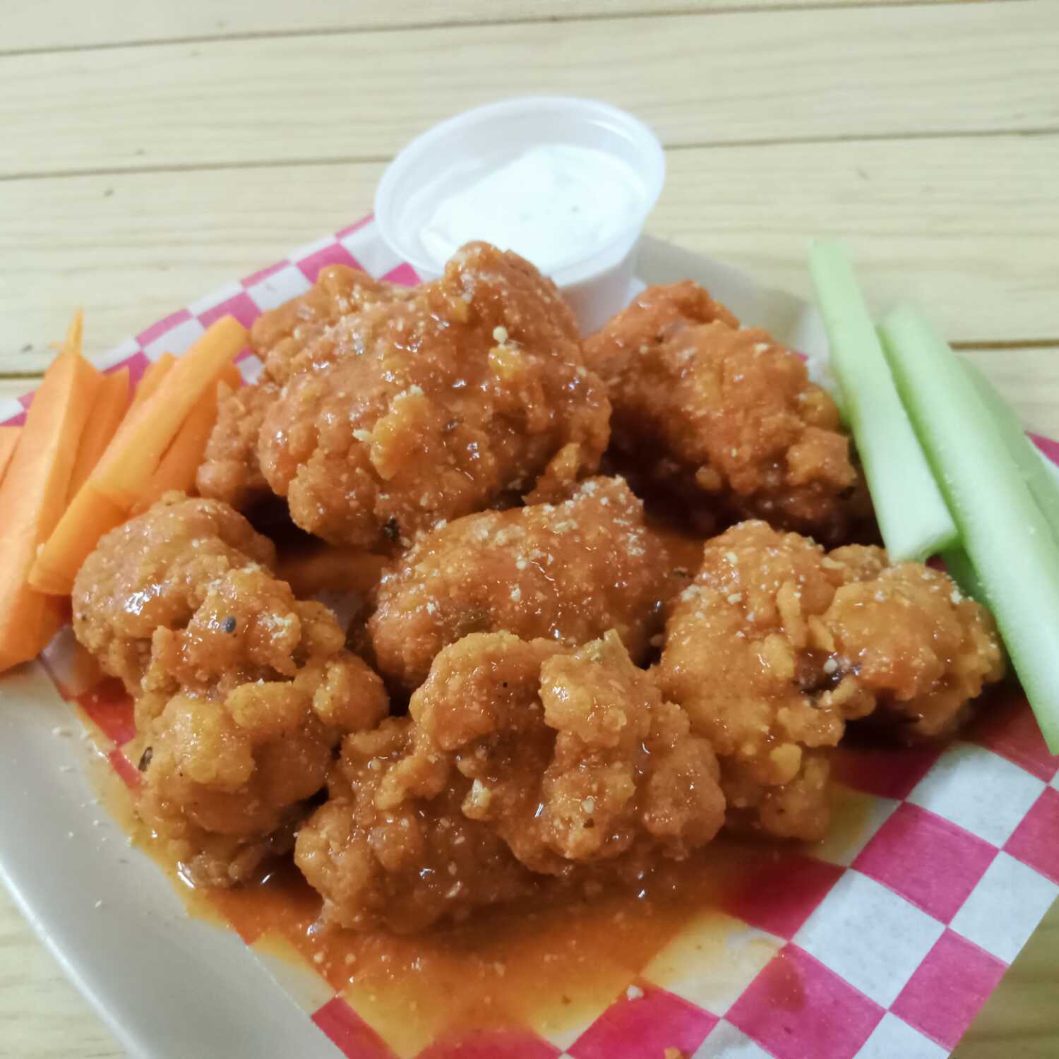 Combo Fiesta (Papas Gajo-Boneless-Alitas 15 Pzas).