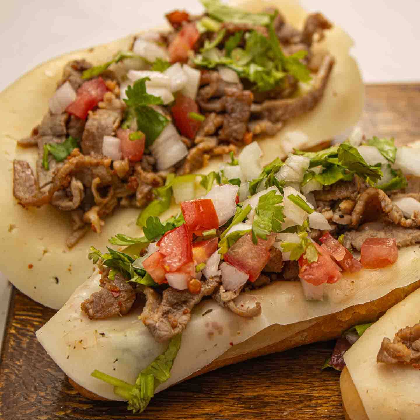 Molletes con Bisteck