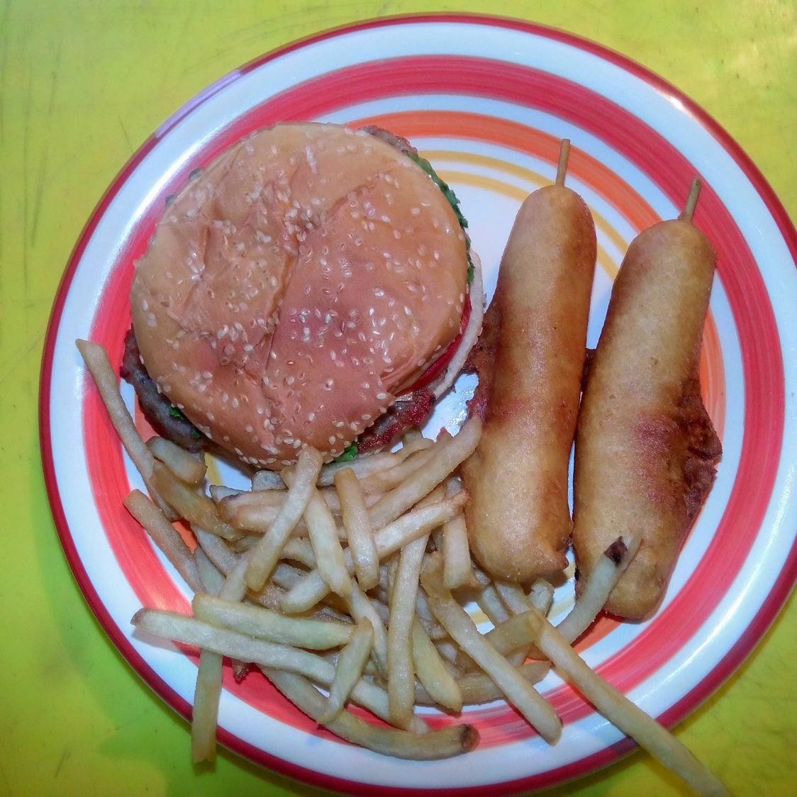 Combo Hamburguesa Sencilla Con Papas+ 2Banderilla