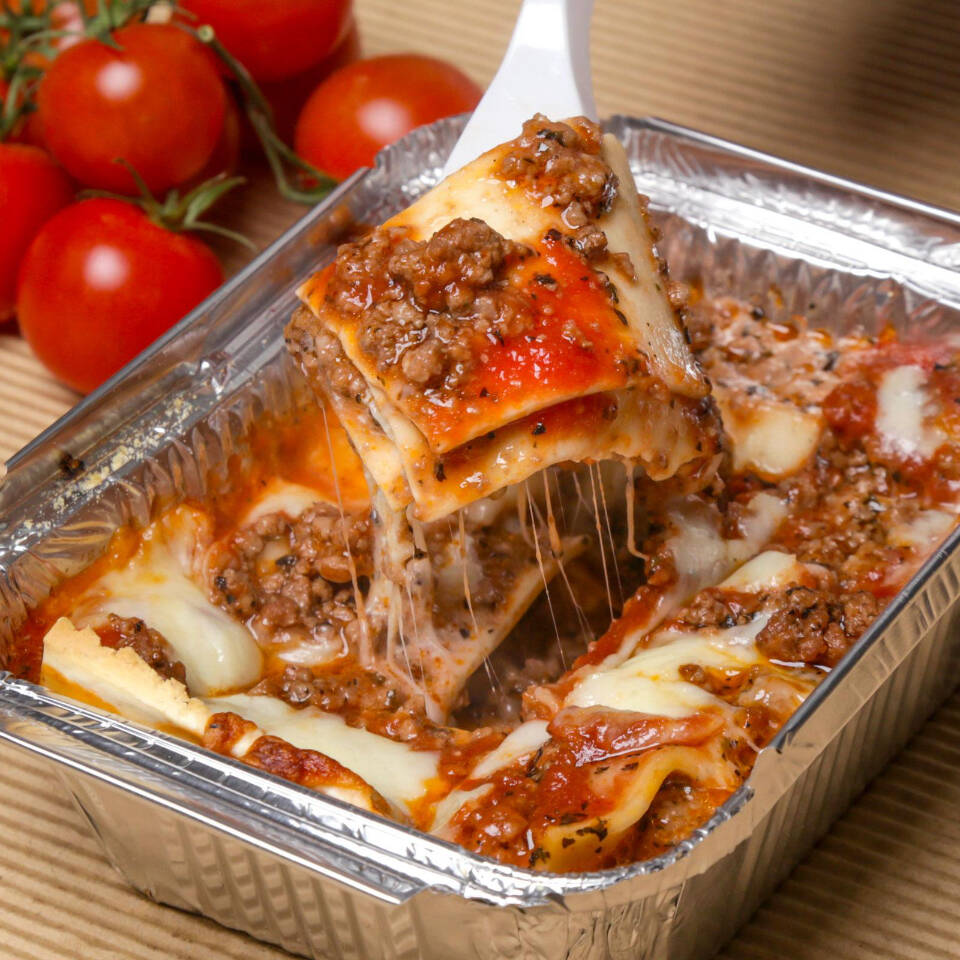 Acompanha arroz, feijão, batata frita e salada