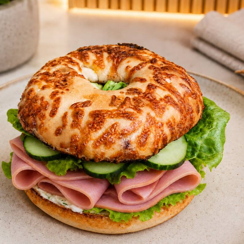Baguel Jamón y aguacate