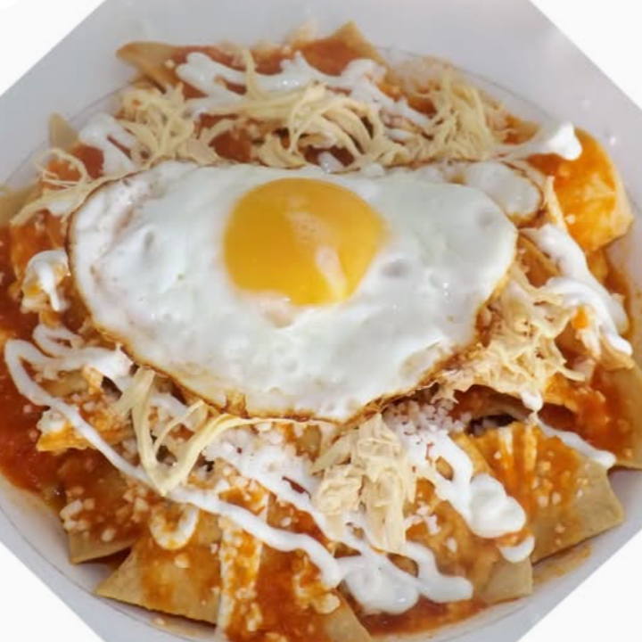 Chilaquiles Grandes con Huevo Estrellado